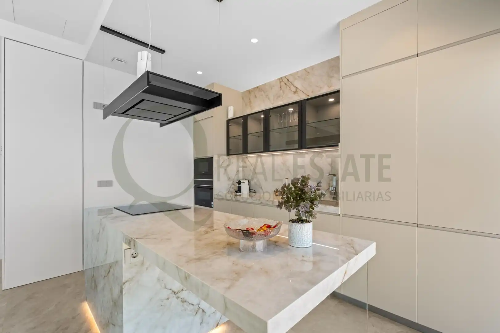 Cocina de Casa o chalet en venta en Benidorm con Aire acondicionado, Calefacción y Jardín privado