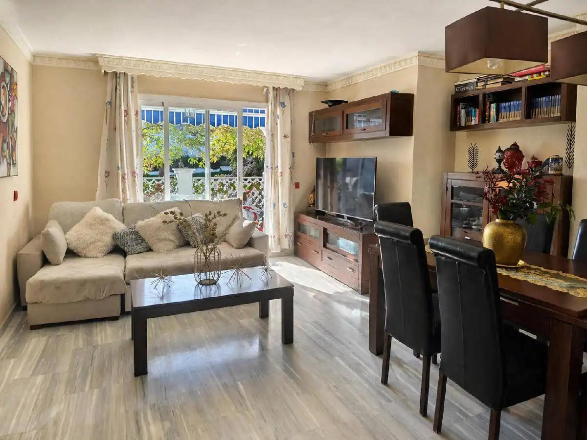 Living room of Flat for sale in Marbella  with Terrace, Swimming Pool and Community pool