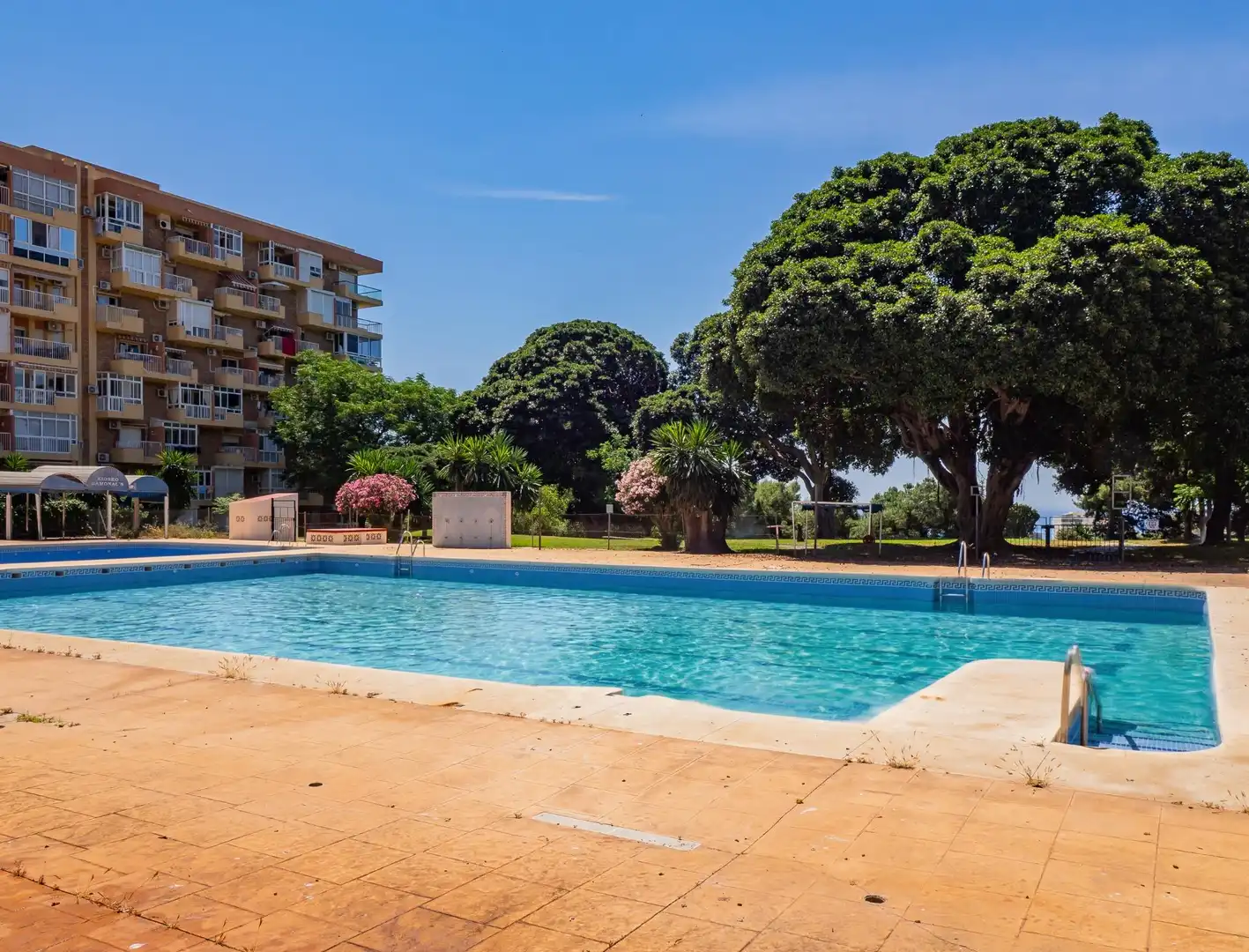 Piscina de Estudio en venta en Benalmádena con Aire acondicionado, Jardín privado y Amueblado
