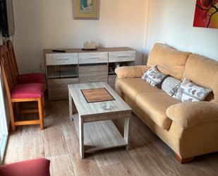 Living room of Flat to rent in  Granada Capital  with Air Conditioner, Furnished and Oven