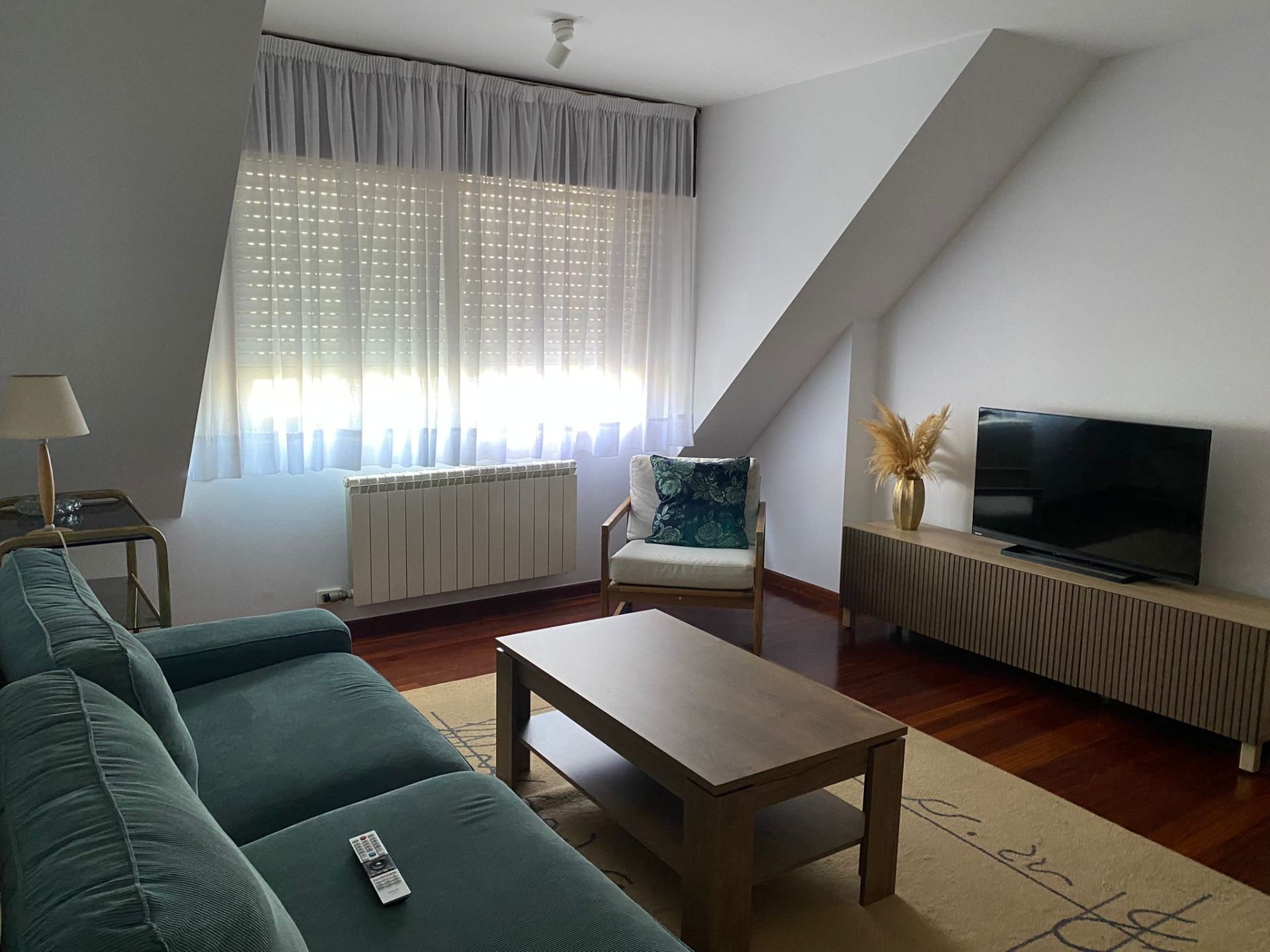 Sala de estar de Apartamento de alquiler en O Grove   con Calefacción, Parquet y Amueblado