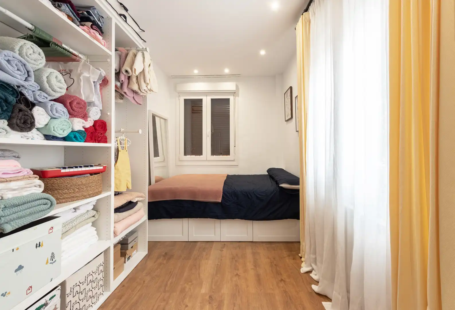 Bedroom of Flat for sale in Bilbao   with Heating, Parquet flooring and Furnished