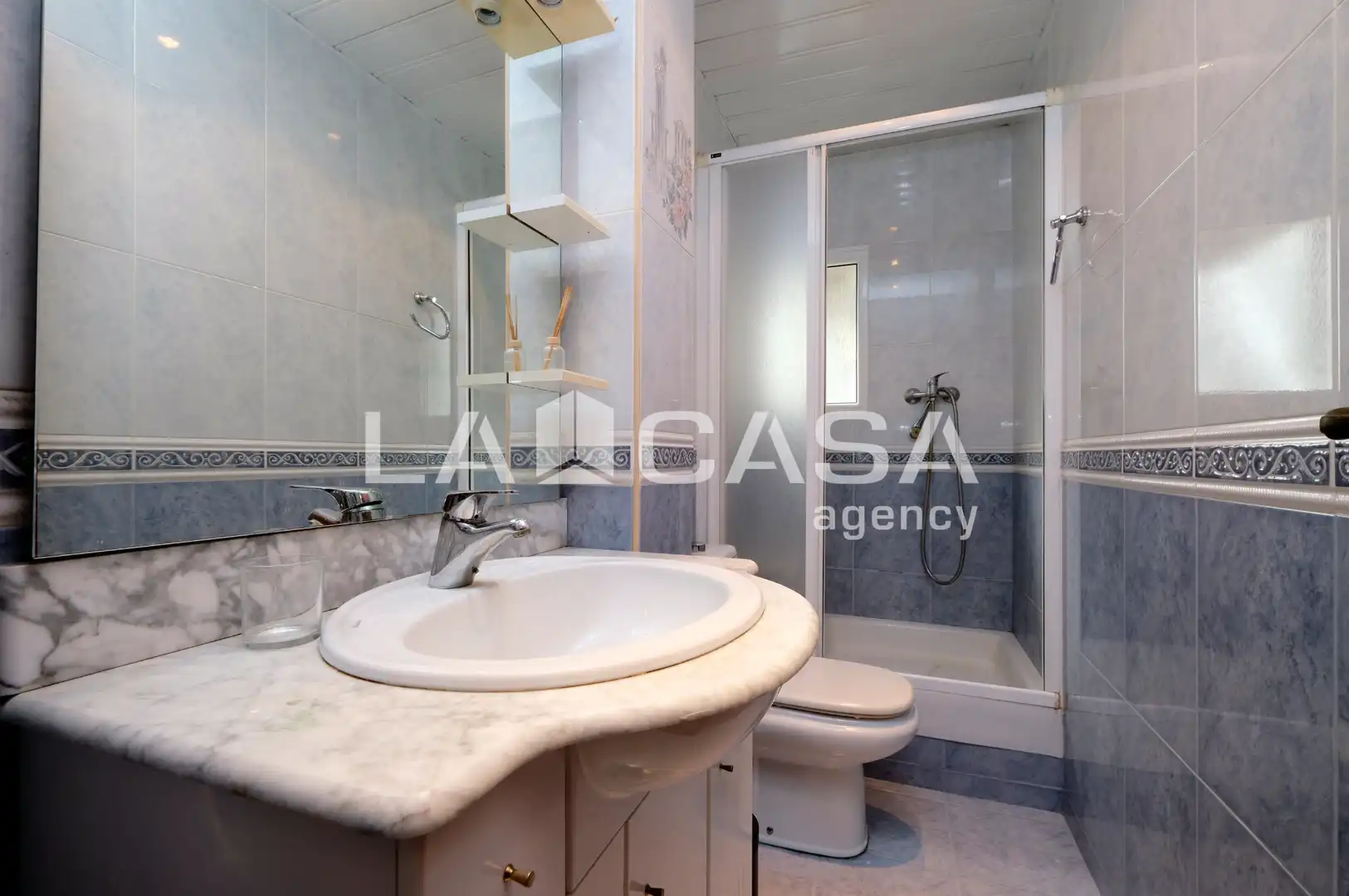 Bathroom of Attic for sale in Barcelona  with Heating, Terrace and Oven