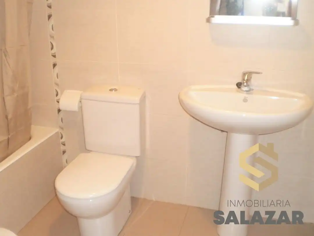 Badezimmer von Wohnung zur Miete in Bilbao  mit Heizung, Privatgarten und Balkon