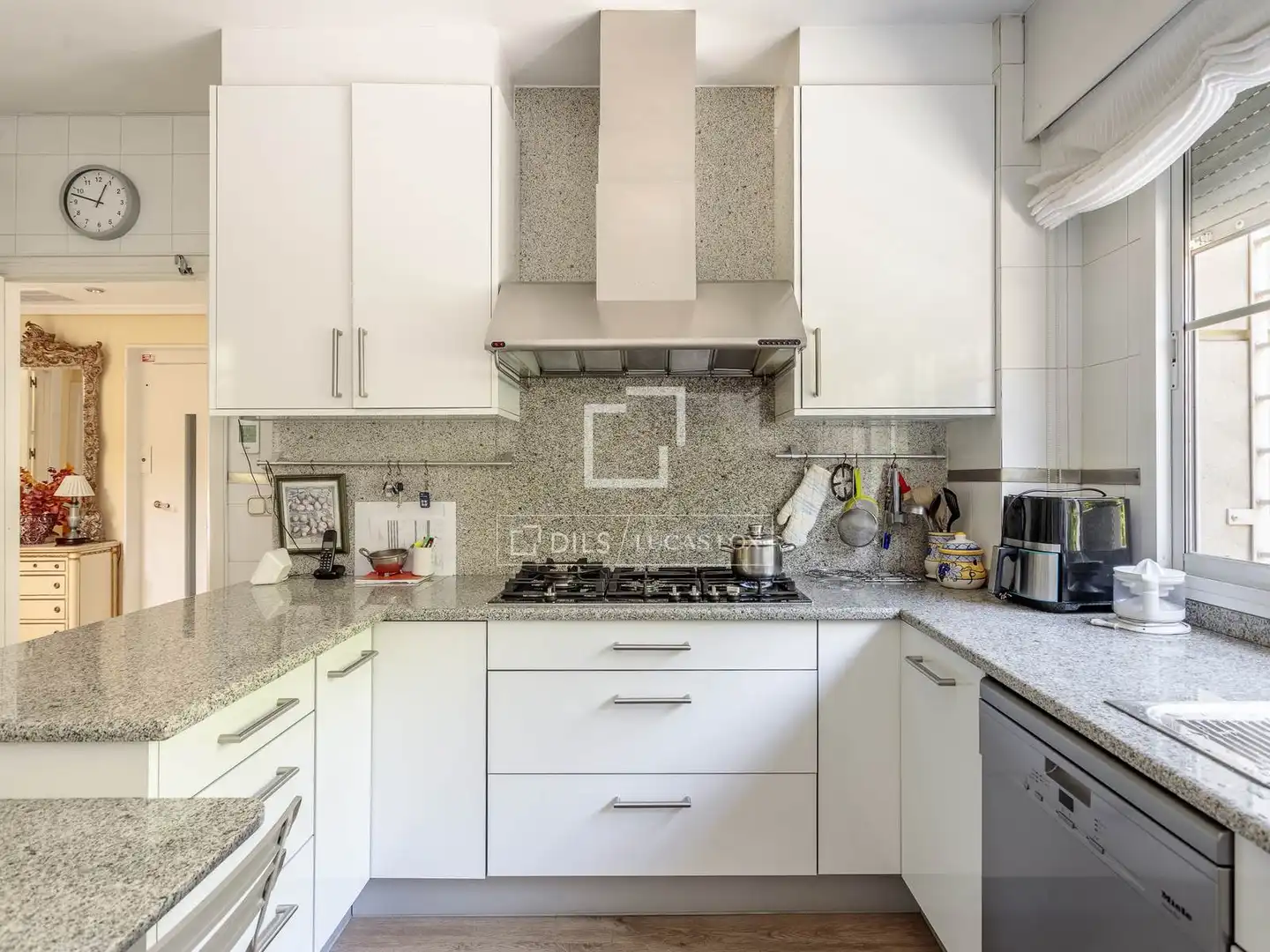Cuina de Casa o xalet en venda en Madrid amb Aire condicionat, Calefacció i Moblat