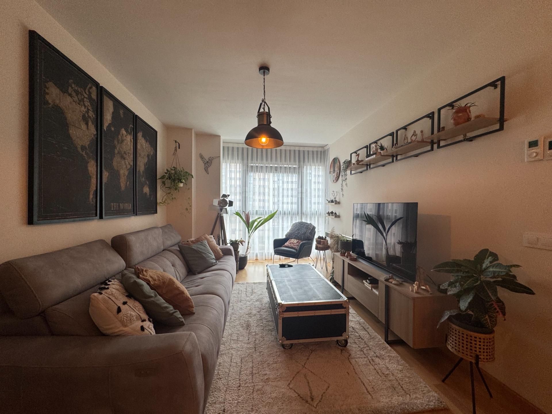 Sala d'estar de Pis de lloguer en  Madrid Capital amb Calefacció, Jardí privat i Piscina comunitària