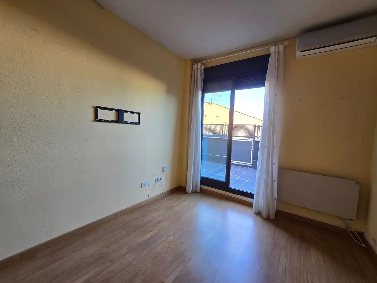 Habitación de Piso en venta en Mondéjar con Calefacción