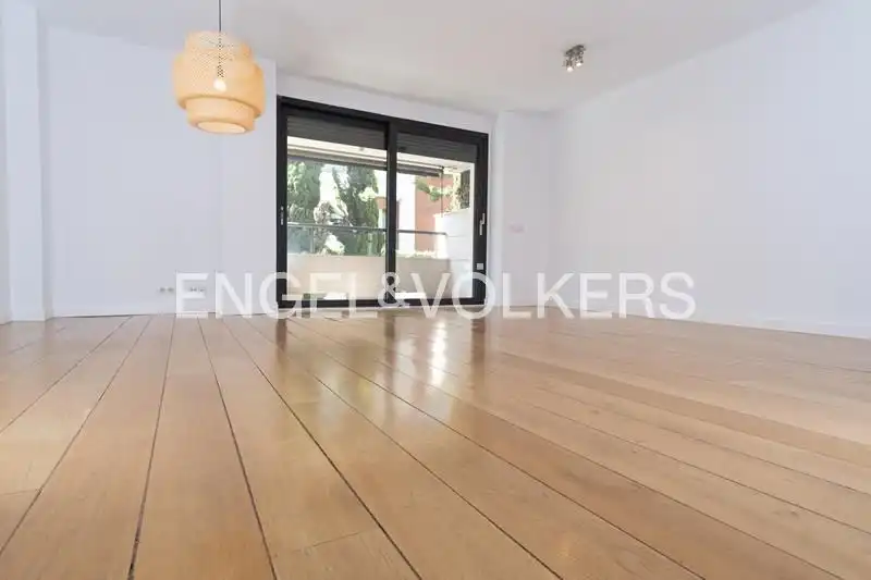 Außenansicht von Wohnung zur Miete in Madrid mit Klimaanlage, Heizung und Terrasse