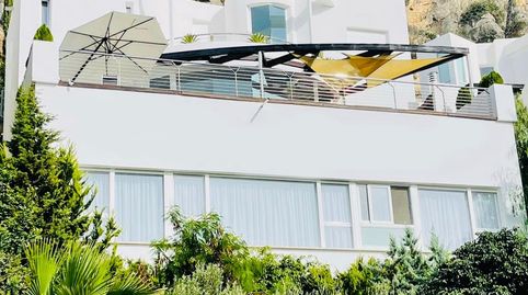 Exclusiva villa de alto standing con vistas panorámicas al mar en la Costa Blanca