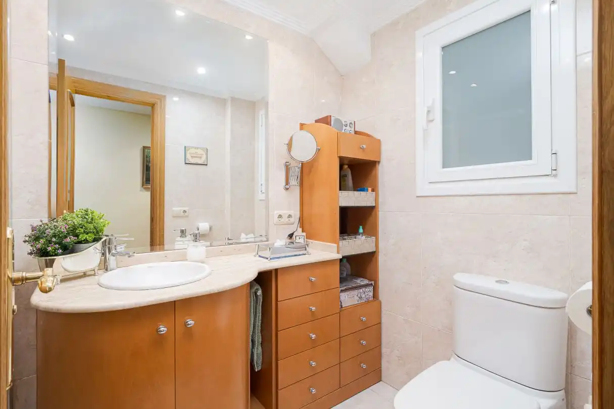 Baño de Piso en venta en Donostia - San Sebastián  con Calefacción, Trastero y Amueblado
