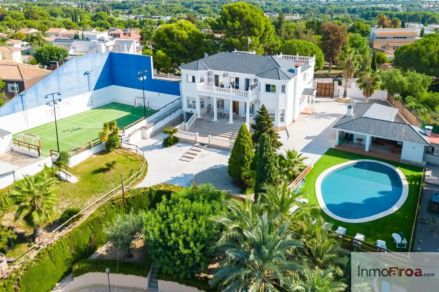 Vista exterior de Casa o xalet de lloguer en Bétera amb Aire condicionat, Calefacció i Jardí privat