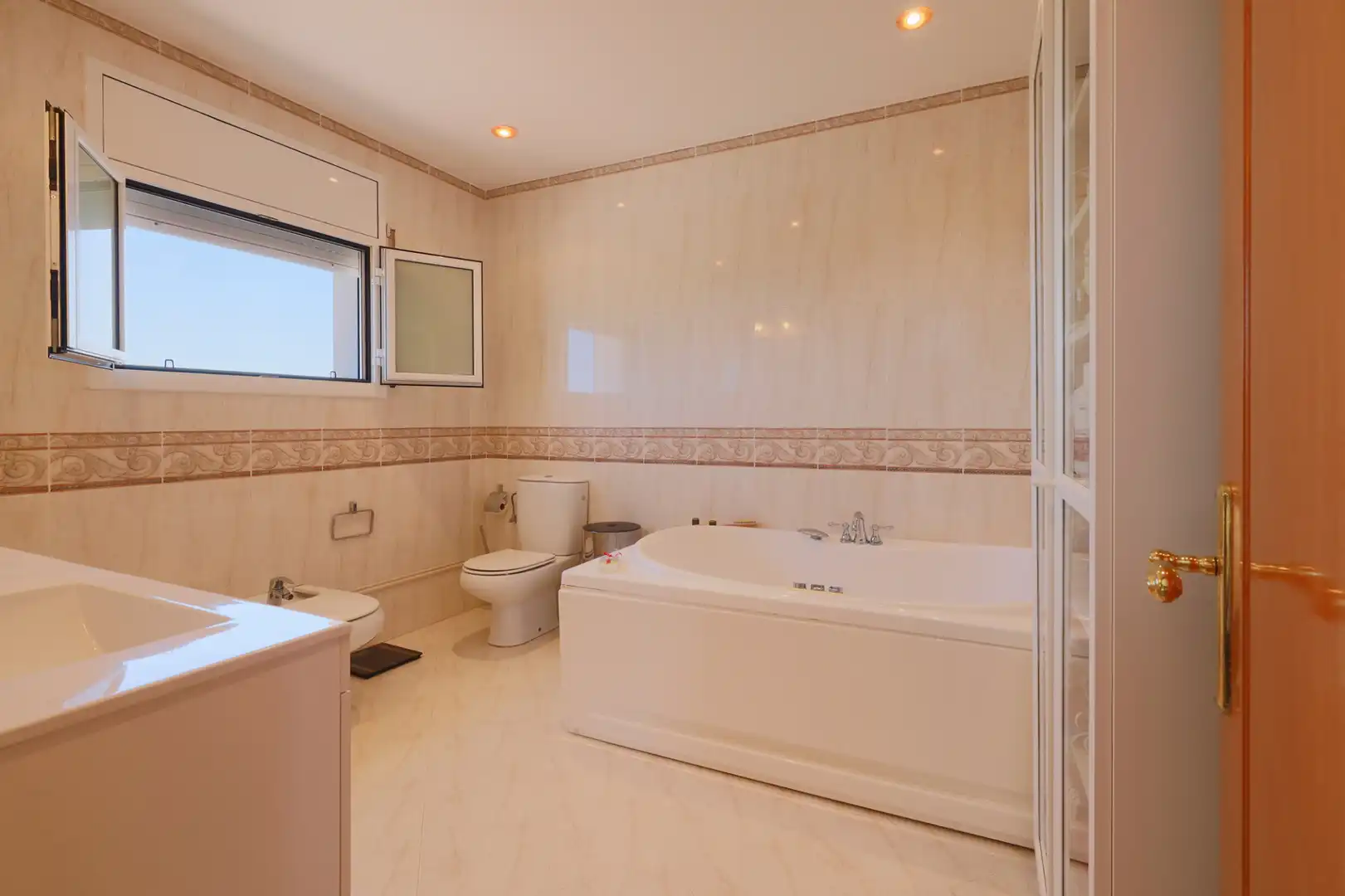 Bathroom of Houses for sale in El Vendrell  with Private garden, Terrace and Swimming Pool