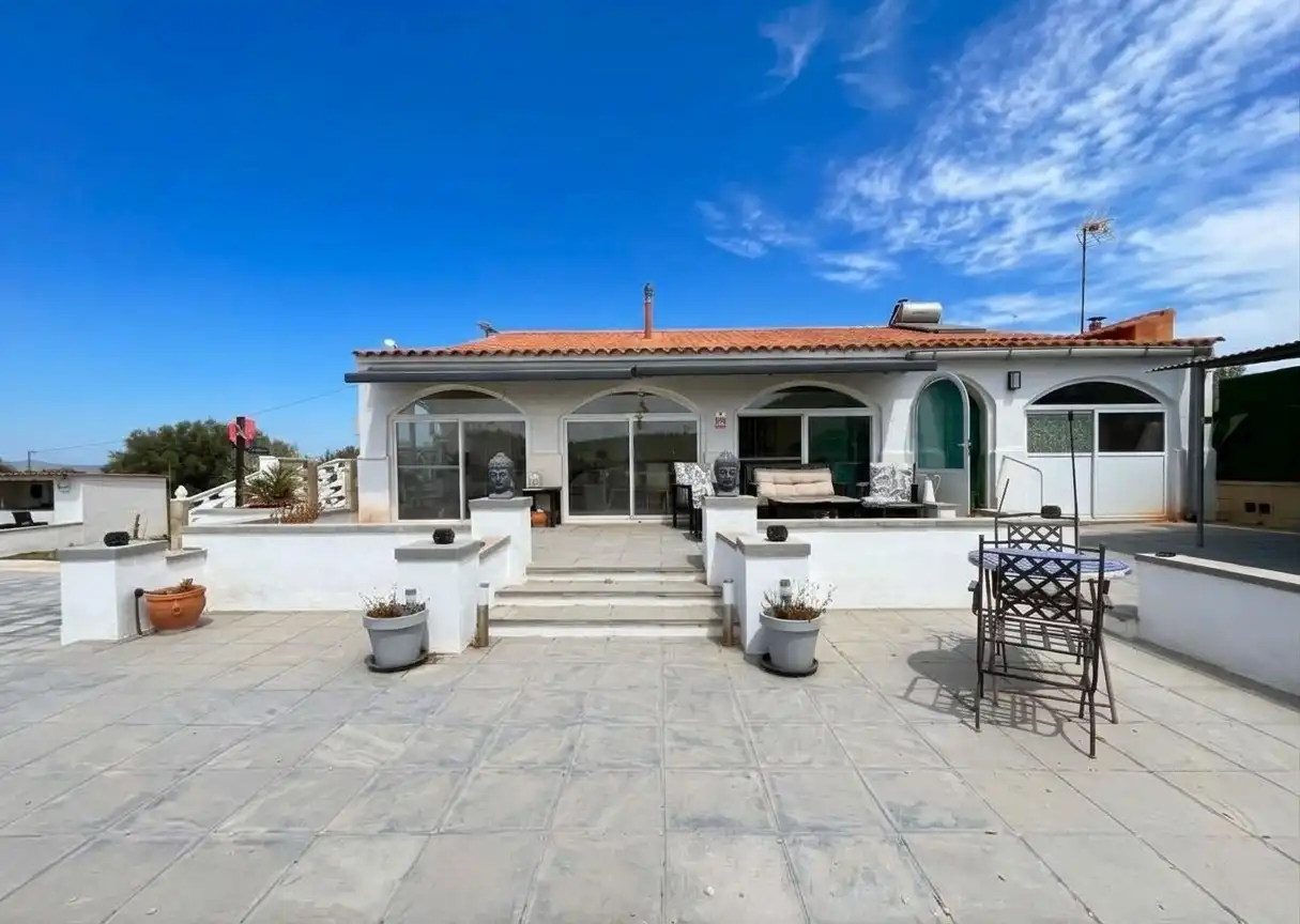 Casa amb piscina en venda a Sax