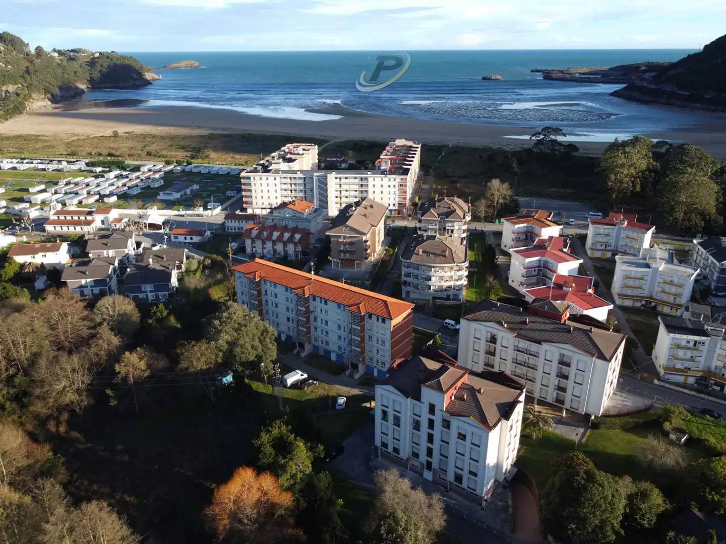 Vista exterior de Piso en venta en Castro-Urdiales con Calefacción y Amueblado