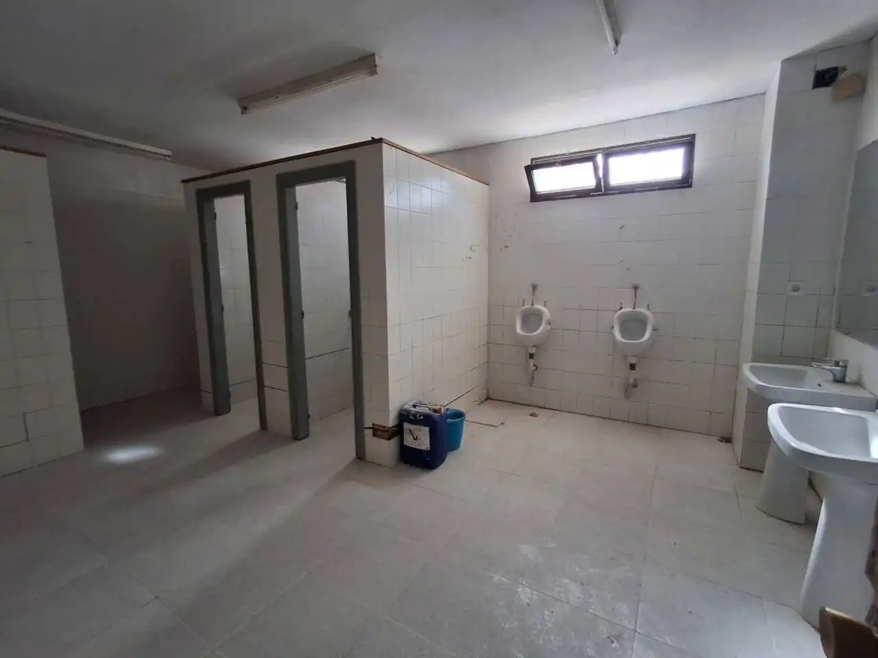 Baño de Nave industrial de alquiler en Paiporta