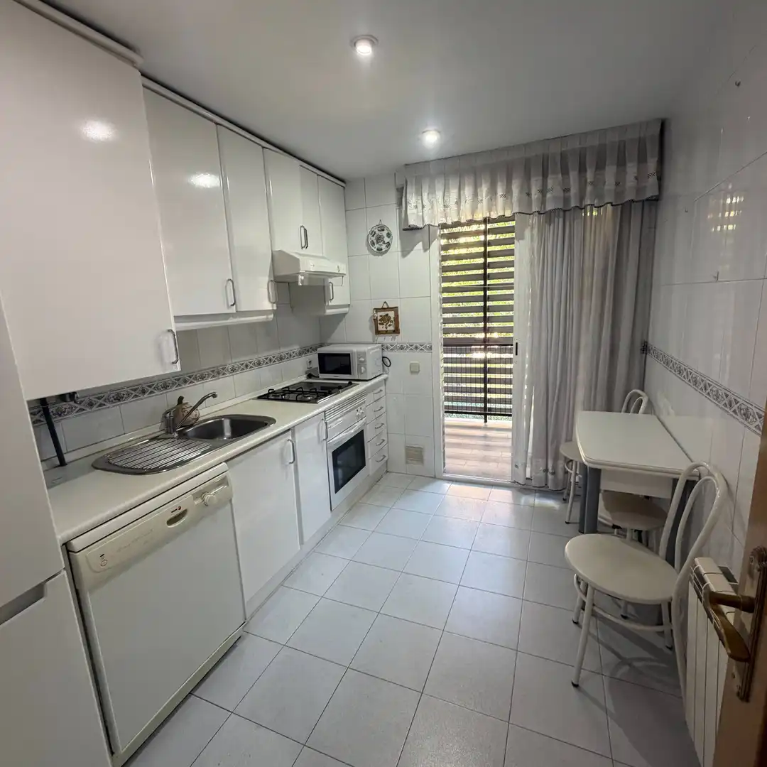 Cocina de Piso en venta en Madrid con Piscina comunitaria