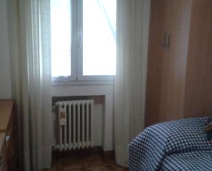 Bedroom of Flat to share in  Pamplona / Iruña  with Air Conditioner and Terrace