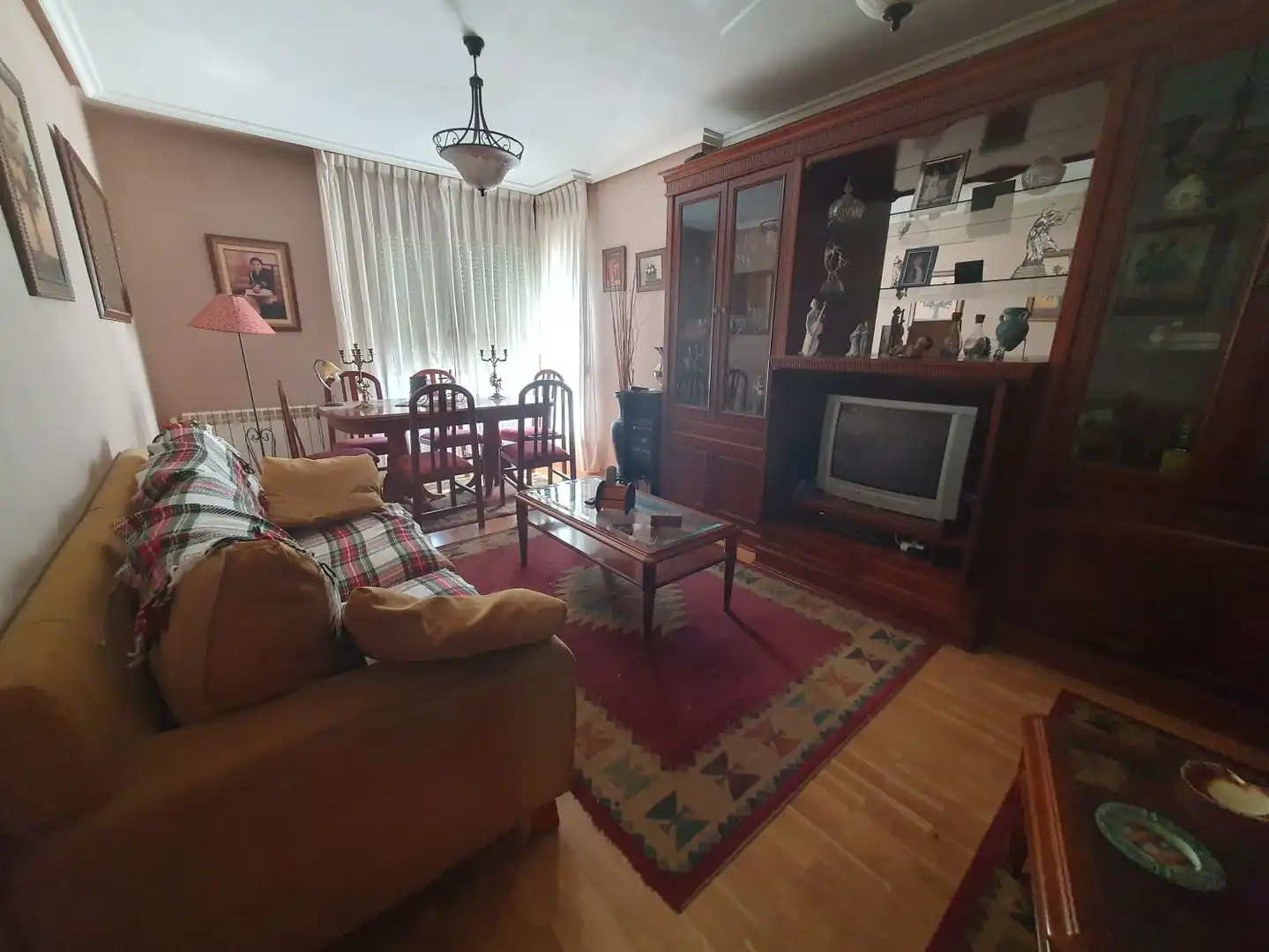 Sala d'estar de Pis de lloguer en Grado amb Calefacció, Terrassa i Moblat
