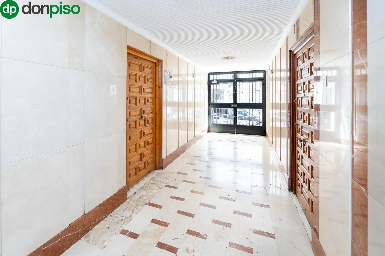 Flat for sale in Granada  with Air Conditioner