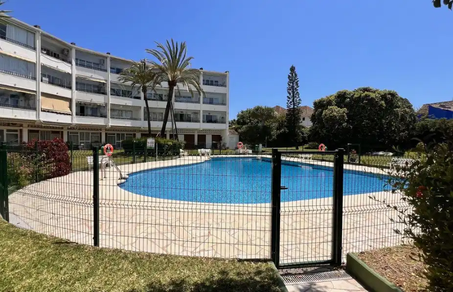 Piscina de Pis en venda en Marbella amb Terrassa, Moblat i Forn