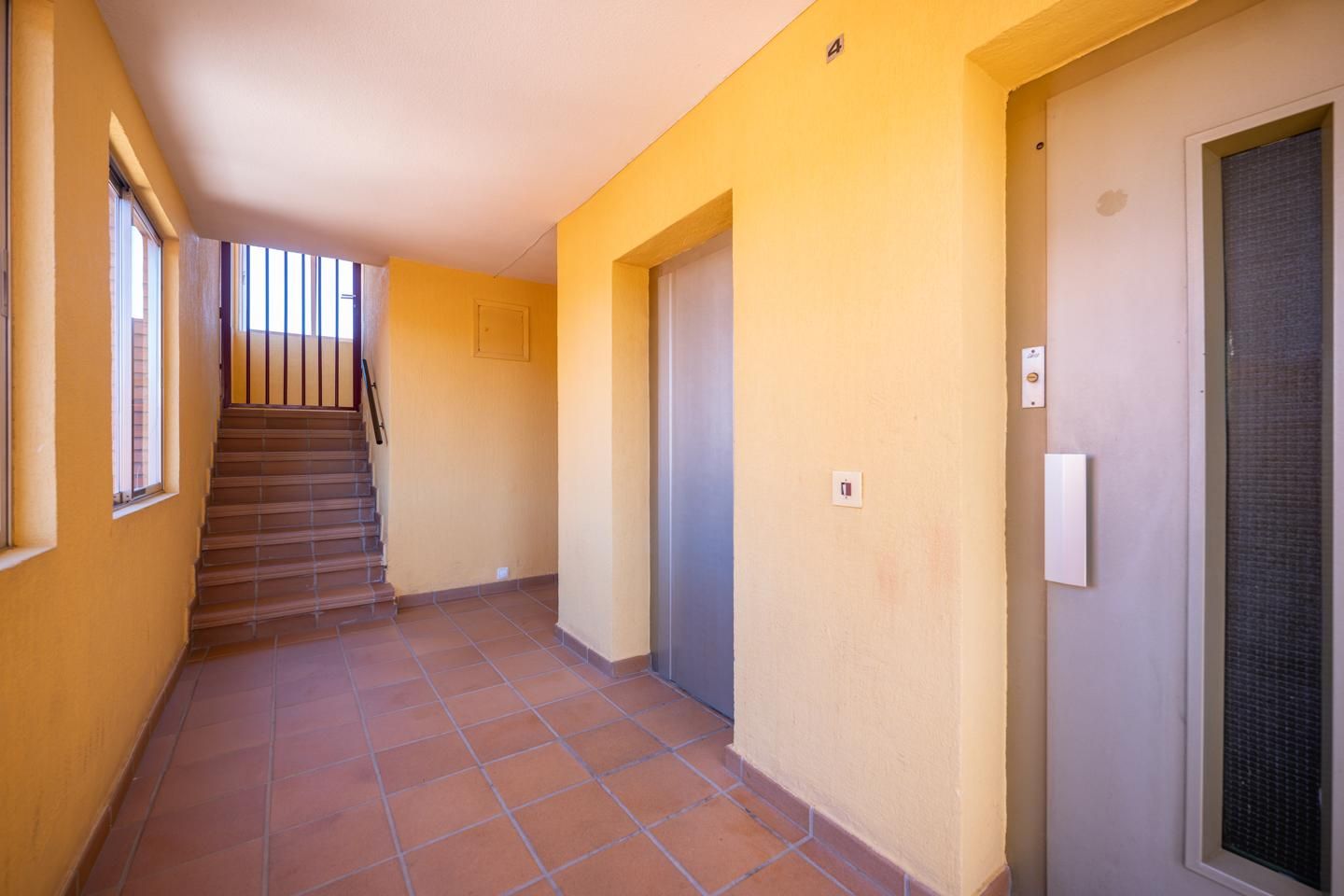 Piso en venta en Ávila Capital con Calefacción, Parquet y Terraza