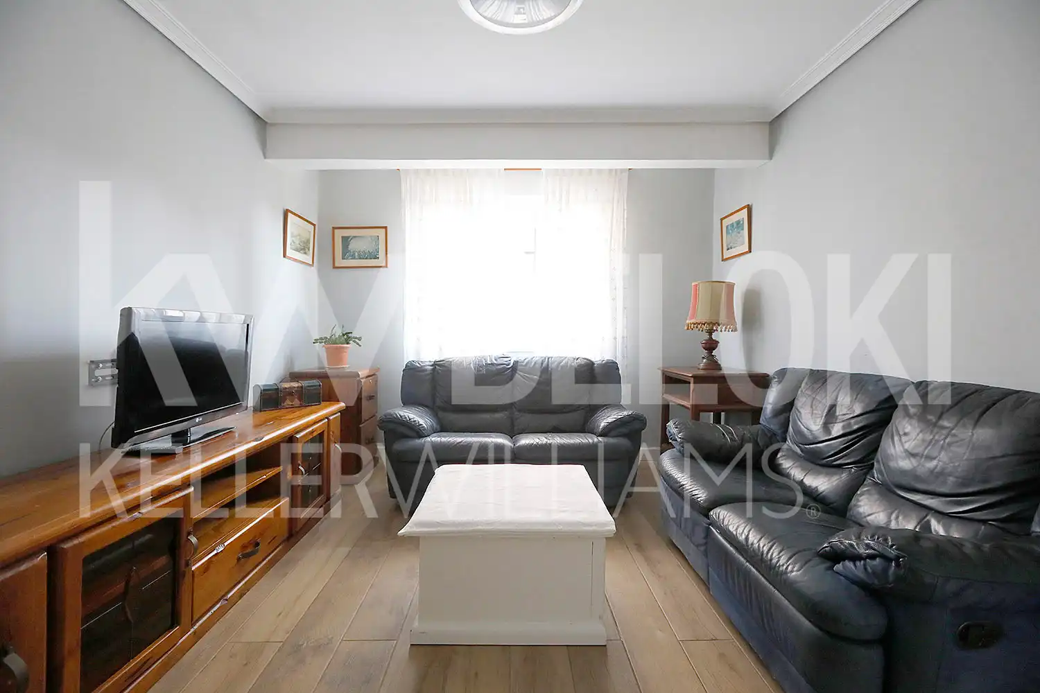 Sala de estar de Piso en venta en Irun  con Calefacción, Trastero y Balcón