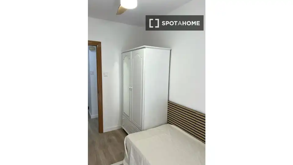 Habitación de Piso de alquiler en Moncada con Aire acondicionado, Calefacción y Amueblado