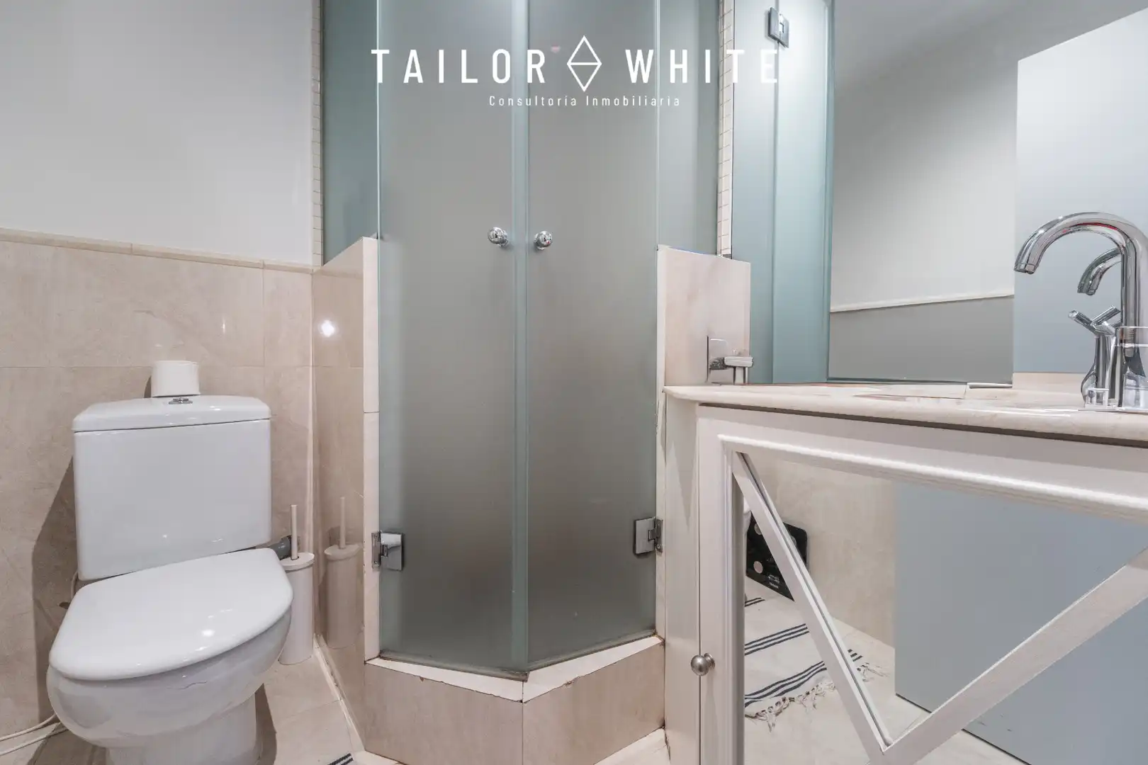 Badezimmer von Wohnung zum Verkauf in Madrid mit Klimaanlage