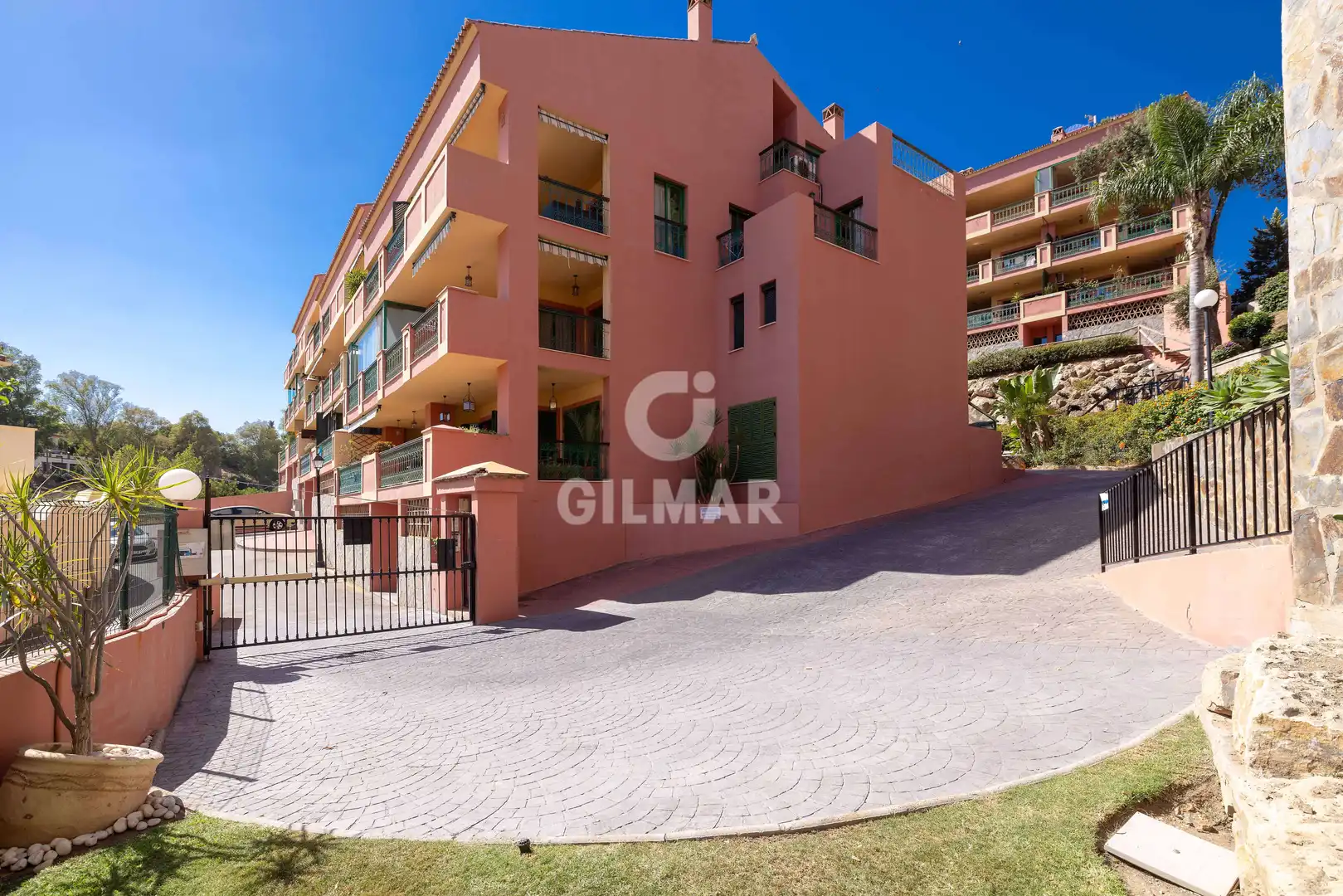 Vista exterior de Dúplex en venta en Fuengirola con Calefacción, Trastero y Piscina