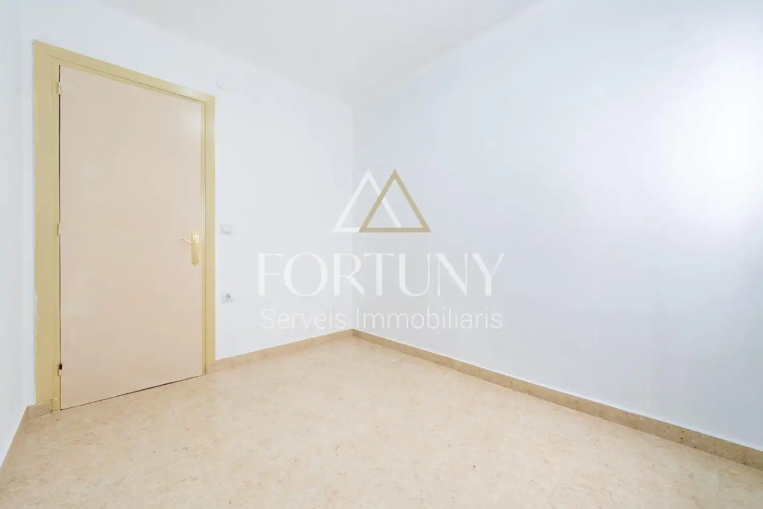 Flat with terrace for sale in del Carrilet 30, imagen 13