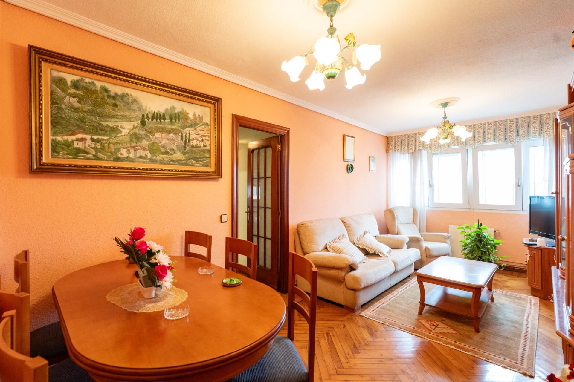 Living room of Flat for sale in Camargo  with Heating and Parquet flooring