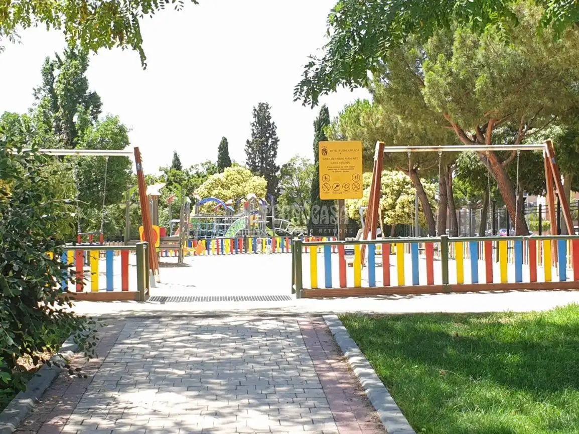 Exterior view of Flat for sale in Fuenlabrada  with Heating, Swimming Pool and Community pool