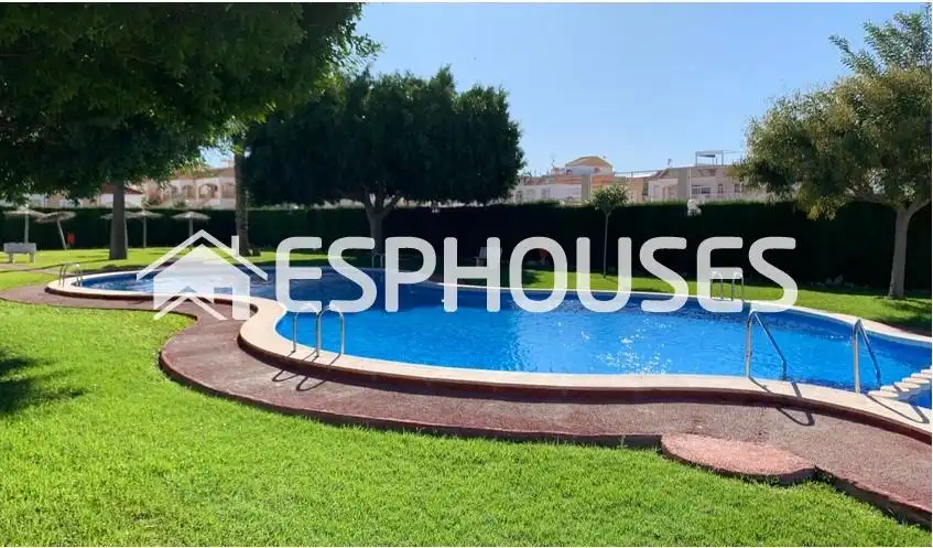 Piscina de Ático en venta en Torrevieja con Aire acondicionado, Terraza y Trastero