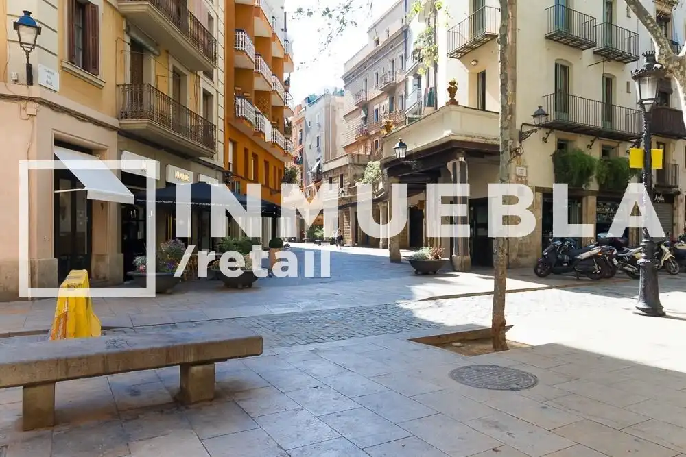 Exterior view of Commercial properties for rent in Barcelona  with Air Conditioner and Alarm