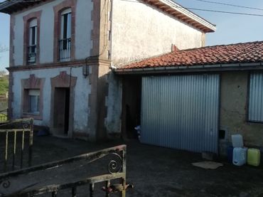 Casa in vendita a Parres