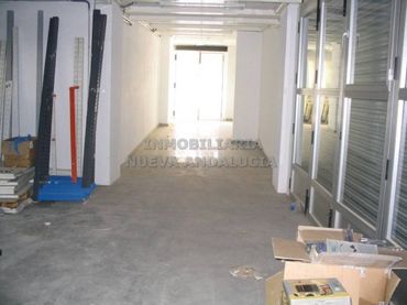 Local comercial de lloguer a Nueva Andalucía