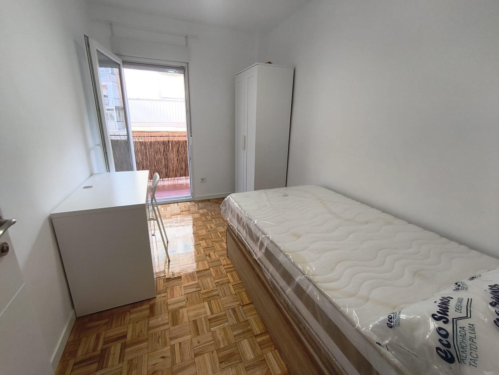 Dormitori de Pis de lloguer en  Madrid Capital amb Calefacció, Parquet i Terrassa