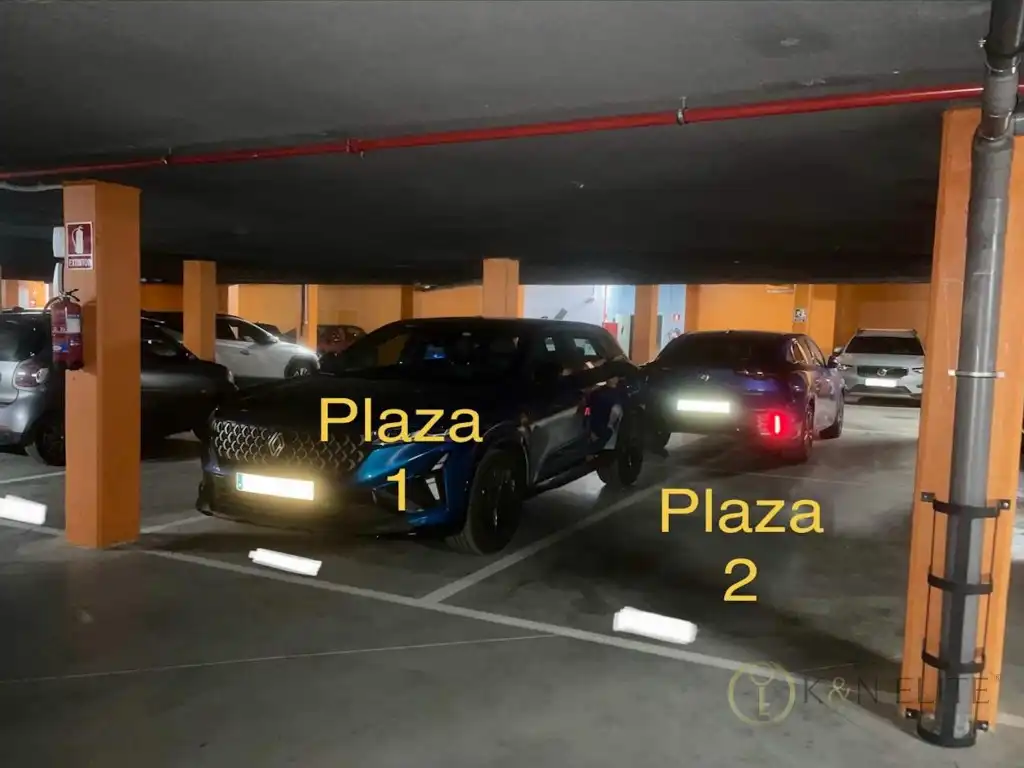 Parkplatz von Wohnung zur Miete in La Moraleja mit Schwimmbad