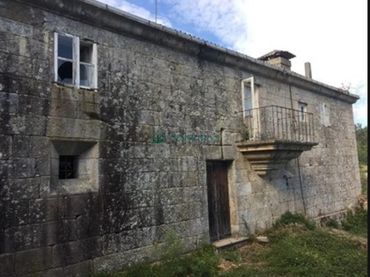 Casa amb balcó en venda a Piñor