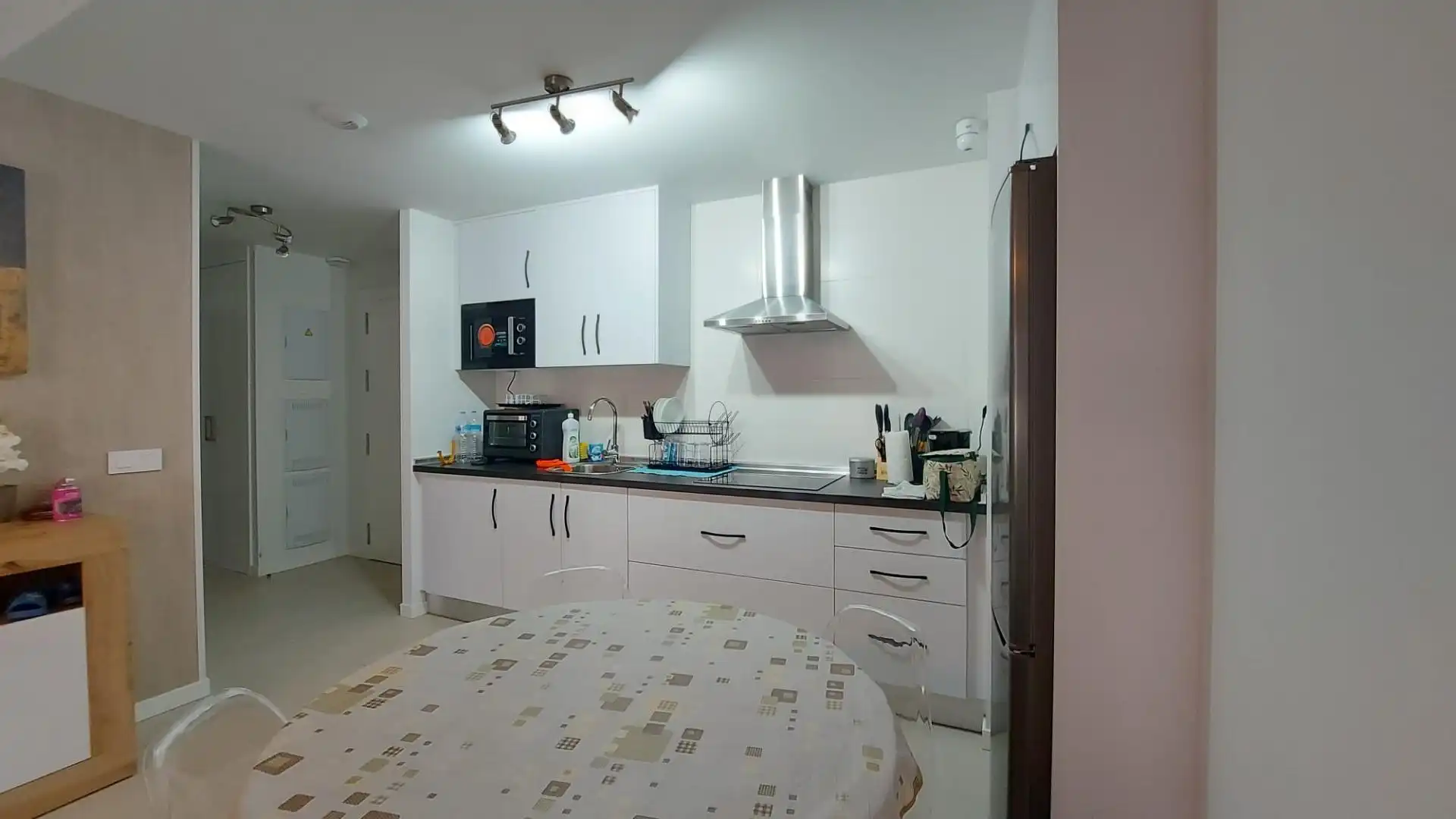 Cuina de Apartament de lloguer en El Ejido amb Aire condicionat, Terrassa i Moblat