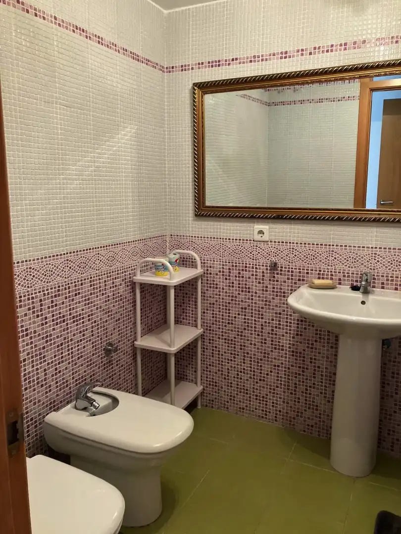 Badezimmer von Einfamilien-Reihenhaus zum Verkauf in Estepona mit Klimaanlage, Terrasse und Schwimmbad