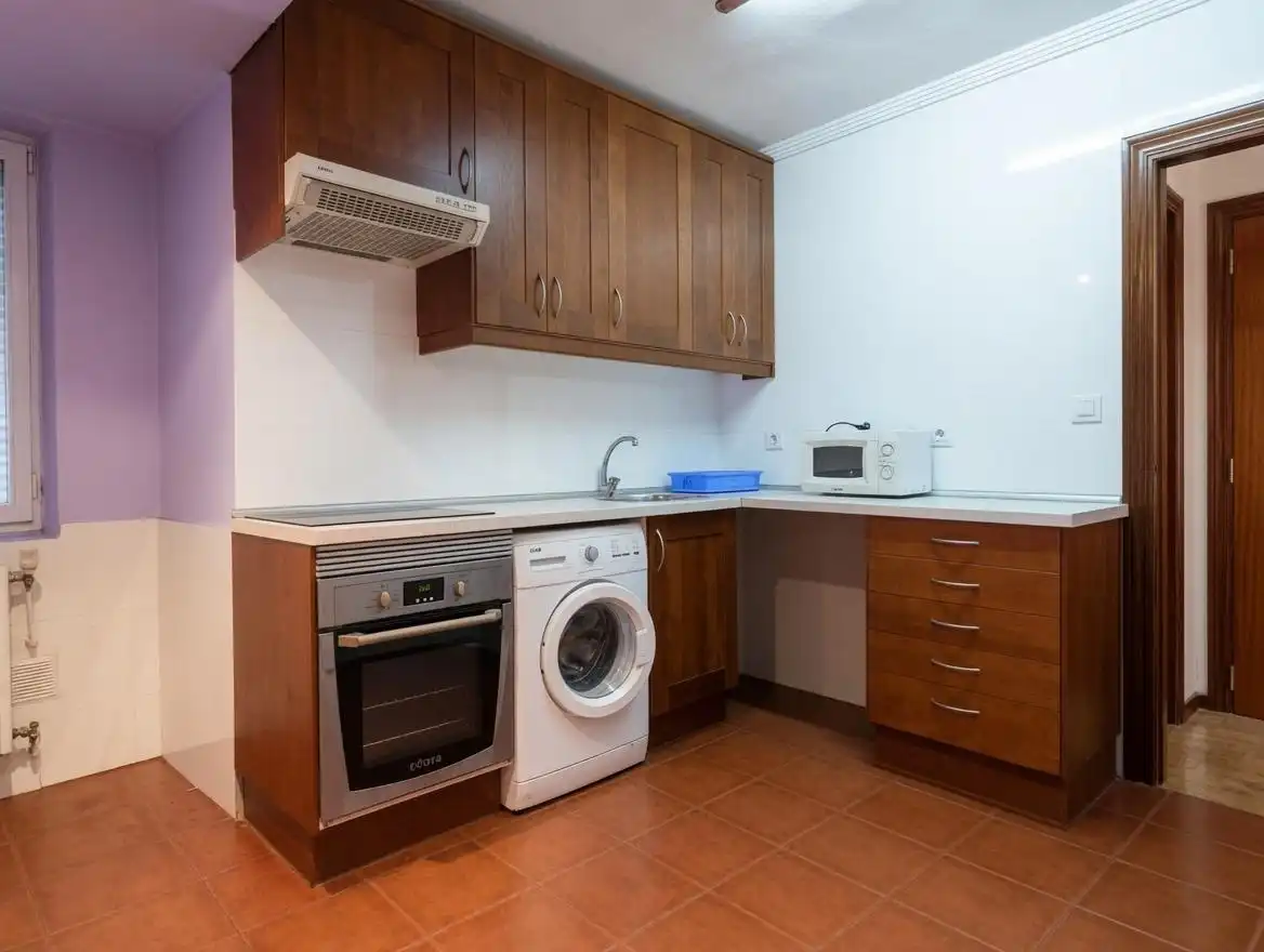 Cuina de Pis en venda en Oviedo  amb Calefacció