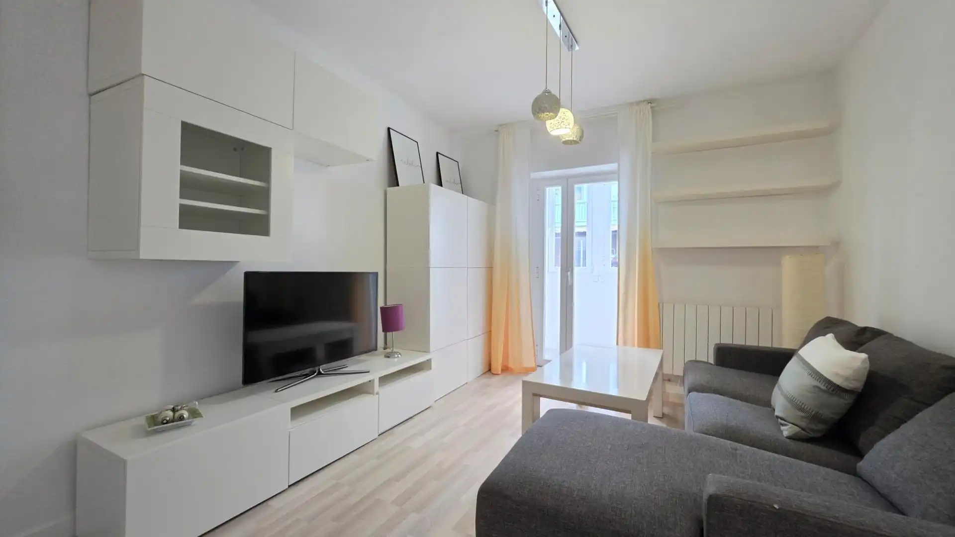 Living room of Flat for rent in  Madrid Capital  with Air Conditioner, Heating and Furnished