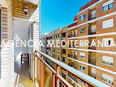 Piso con balcón en venta en Algirós