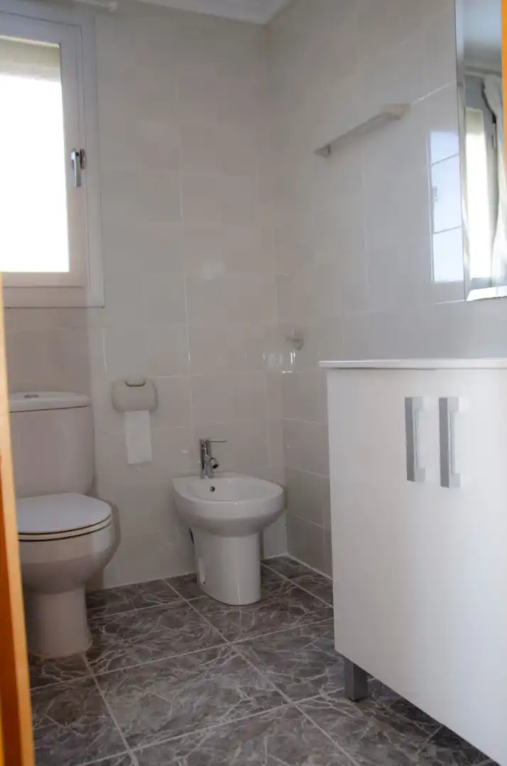 Badezimmer von Wohnung zur Miete in La Pobla de Farnals mit Klimaanlage, Terrasse und Möbliert
