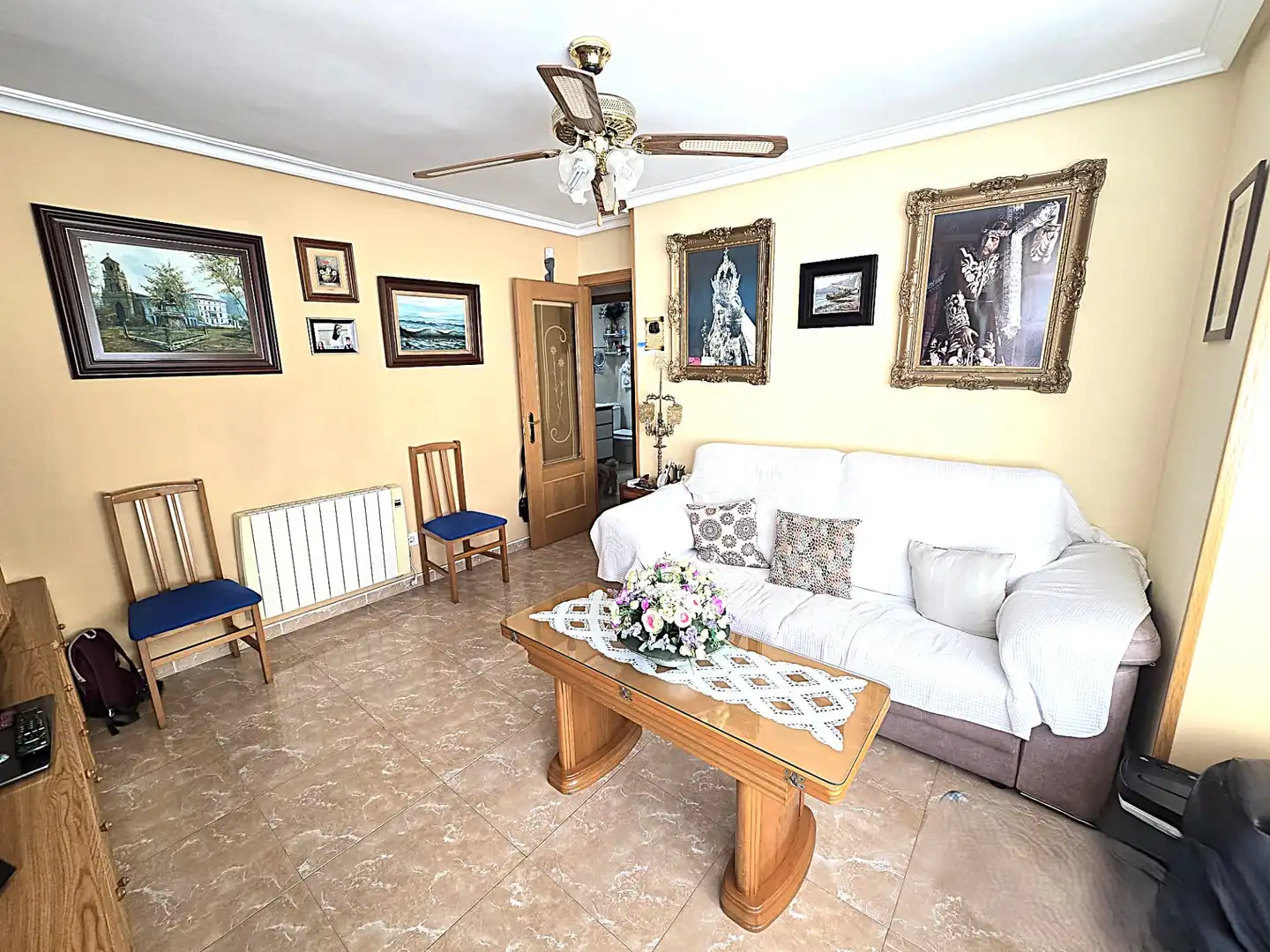 Sala de estar de Piso en venta en  Madrid Capital con Calefacción y Amueblado