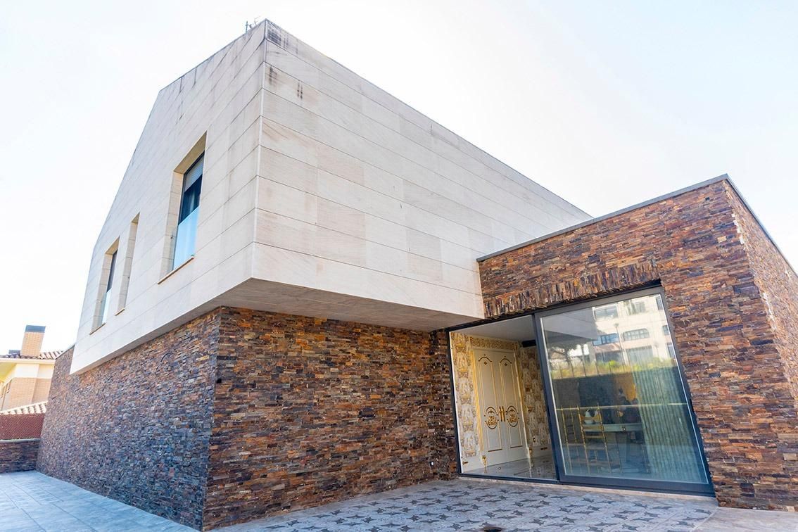 Vista exterior de Casa o xalet en venda en Calahorra amb Aire condicionat, Calefacció i Jardí privat
