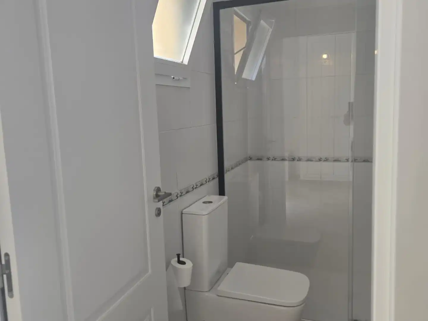 Baño de Casa o chalet de alquiler en Bormujos con Aire acondicionado, Calefacción y Jardín privado