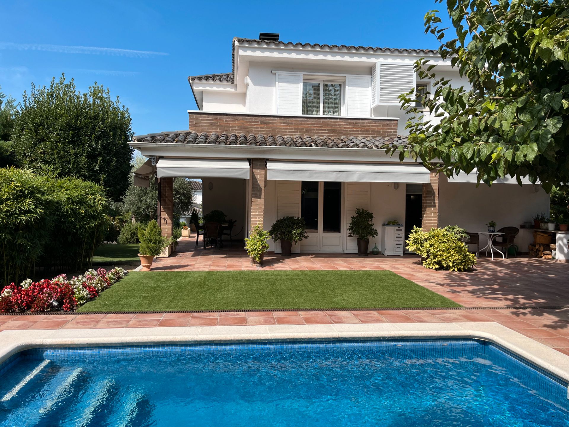 Piscina de Casa o xalet en venda en Girona Capital amb Aire condicionat, Calefacció i Jardí privat