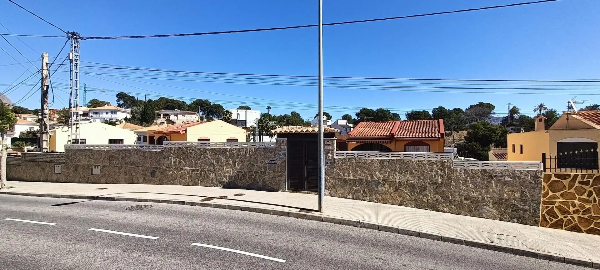 Vista exterior de Casa o chalet en venta en La Nucia con Aire acondicionado, Jardín privado y Terraza